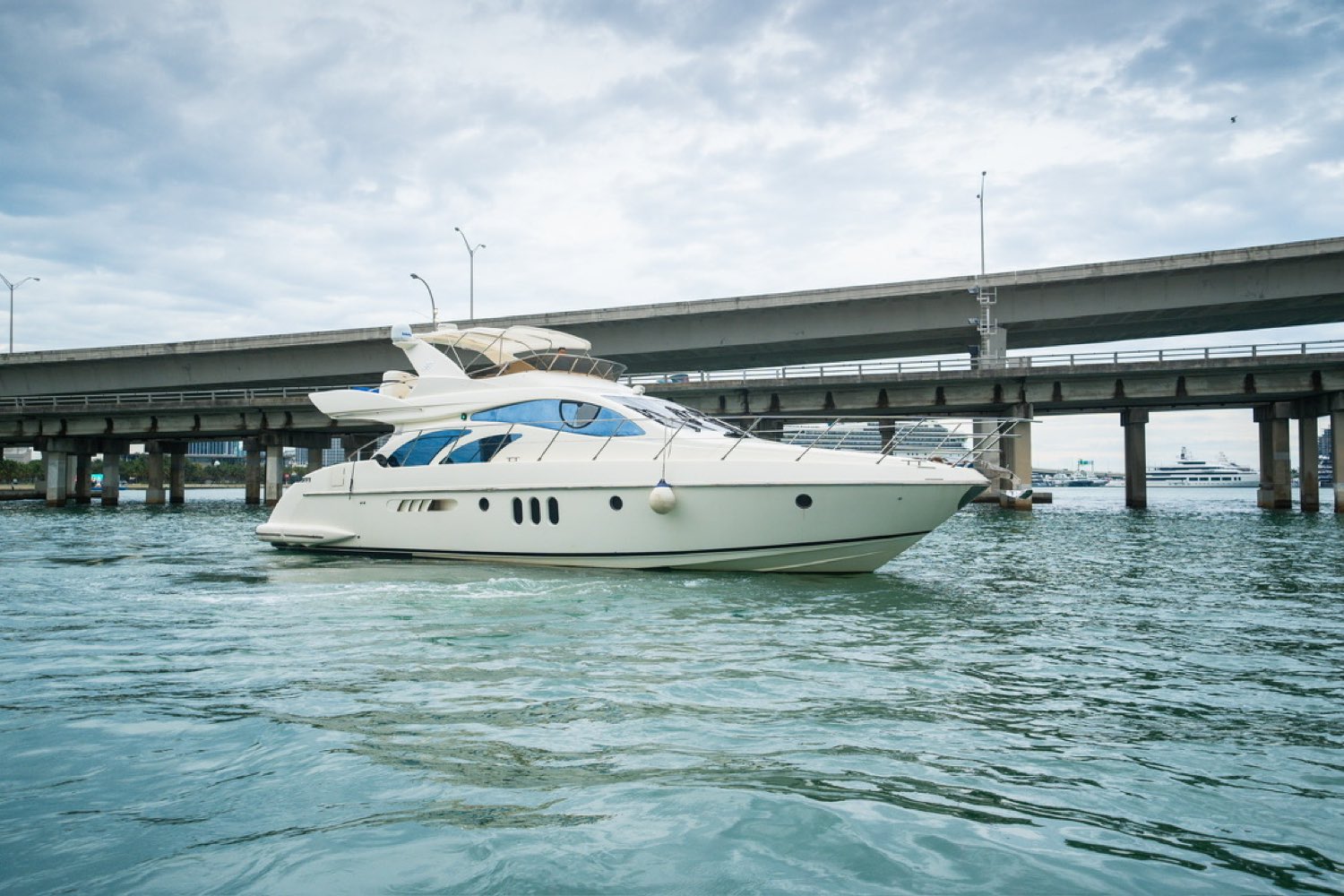 55' Azimut Dream II — 55ft charter yacht in South Florida