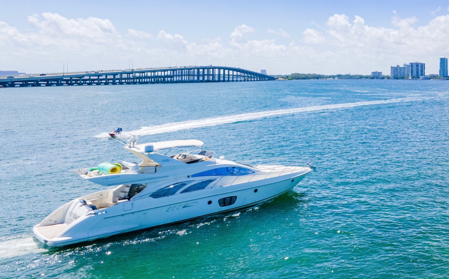 55' Azimut — 55ft charter yacht in South Florida