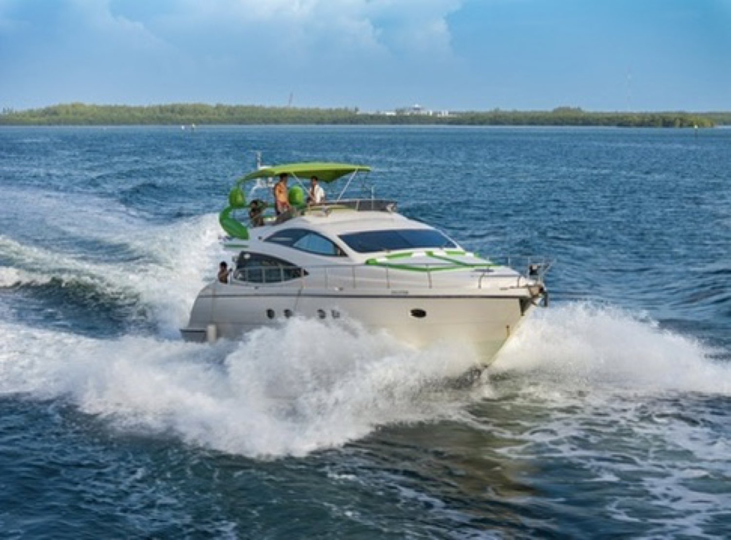 67' Aicon — 67ft charter yacht in South Florida
